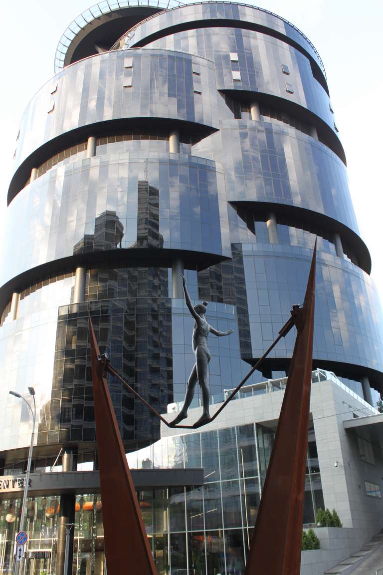 «Рівновага» — бронза, кортенова сталь, 2013