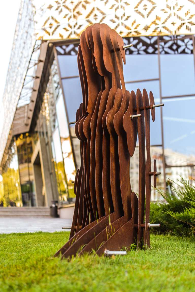 «Цикл - Феміни» — чорний метал (h-220см) 2013