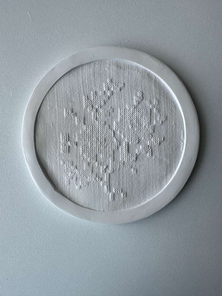 Amulet 36 - зміцнений гіпс на дереві, D-40см, 2024