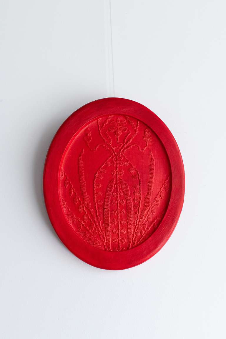 Red amulet 5 - зміцнений гіпс на дереві, 30х24х1.5cм, 2024
